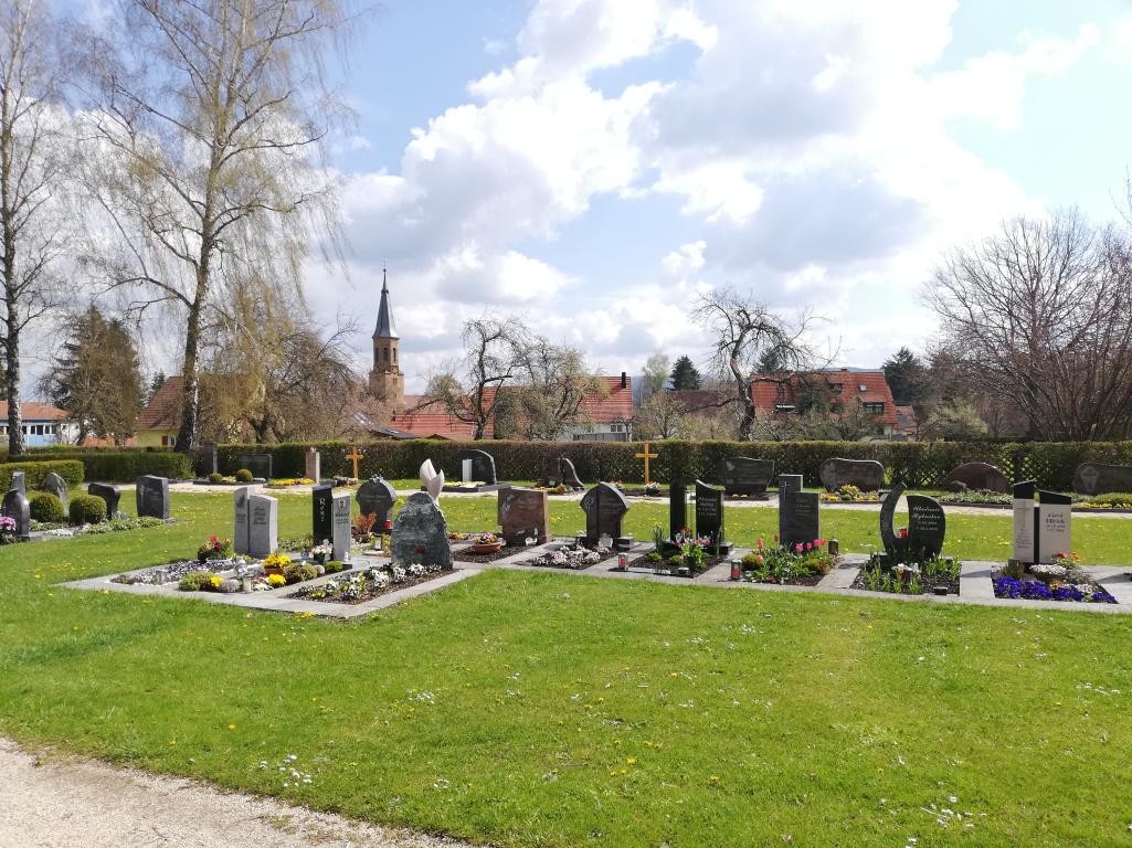 Friedhof Endingen mit Blick auf den Ortskern Endingen Friedhof Endingen mit Blick auf den Ortskern Endingen