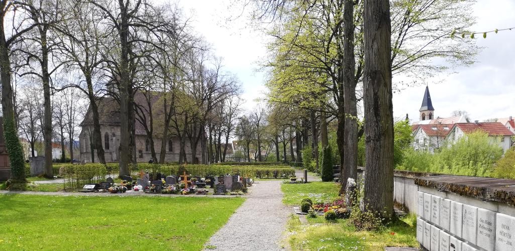 Friedhof Balingen mit Blick in Richtung Stadtmitte Friedhof Balingen mit Blick in Richtung Stadtmitte