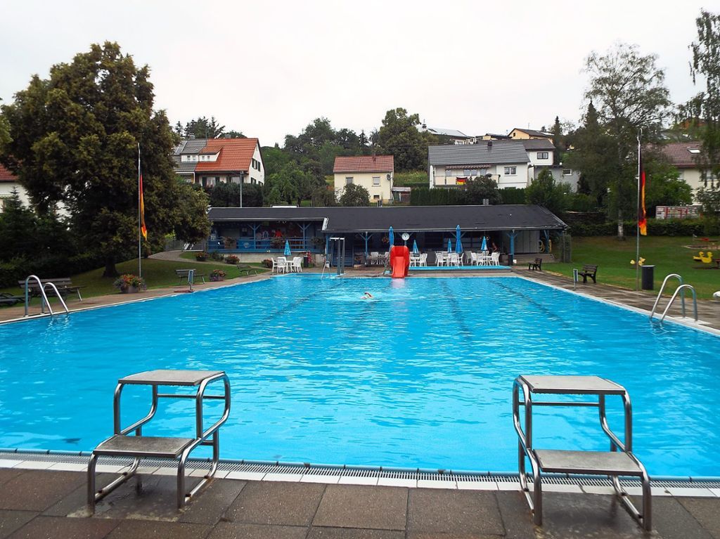 Freibad Engstlatt - Beckenansicht in Richtung Wertenbachstraße